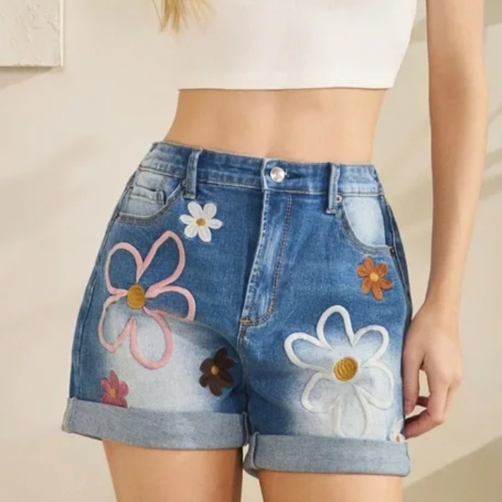 Oli & Hali “ Barbara “ Oli And Hali Floral Embroidered Denim Shorts 38